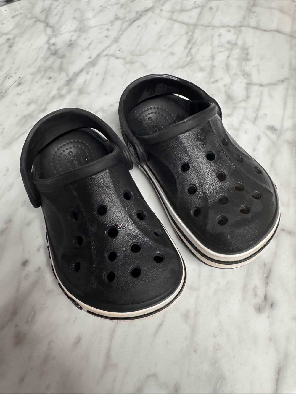 CROCS C7 - like new! Kids Black Clog Sandals with White Trim